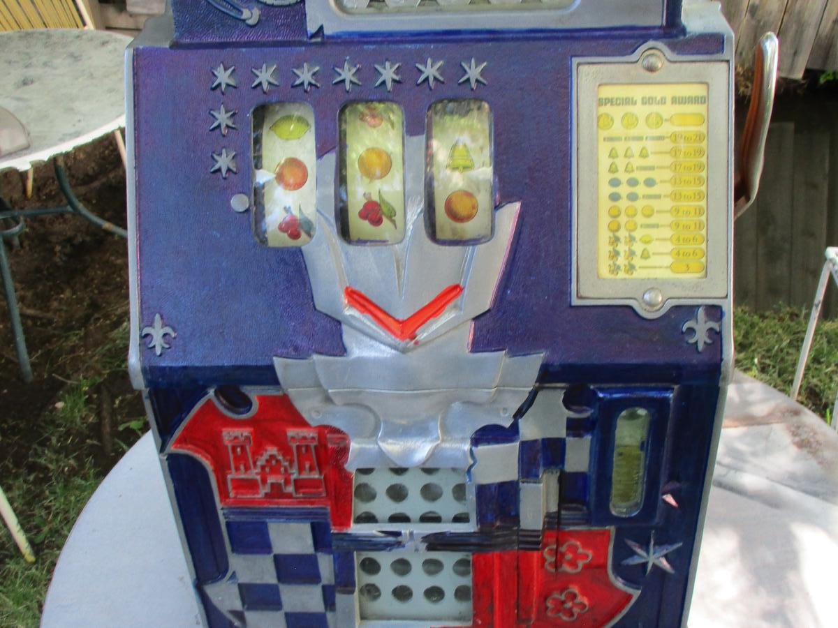 Front of Antique Mills “Castle Front” Slot Machine with Gold Award – 25¢ Quarter – c.1947