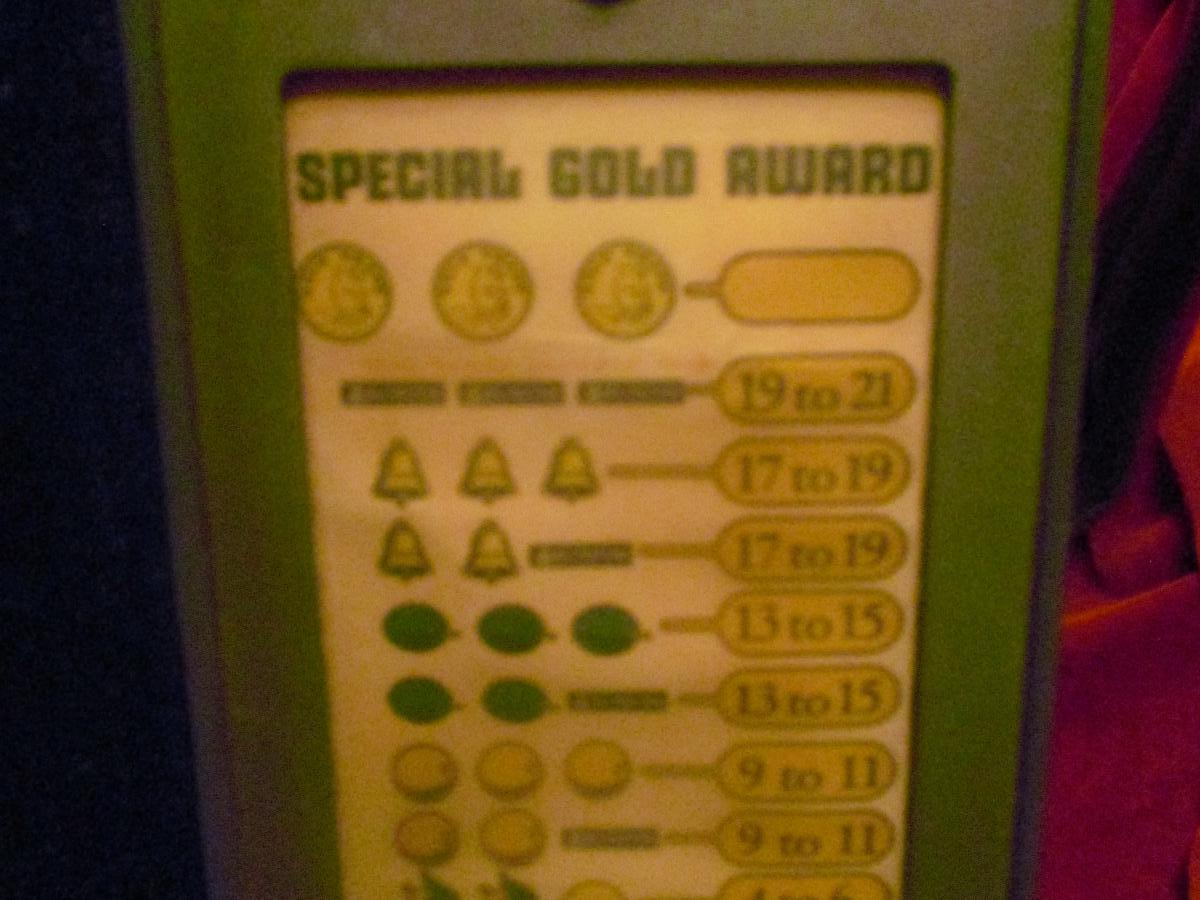 side panel Antique Mills “Castle Front” Slot Machine with Gold Award – 25¢ Quarter – c.1947